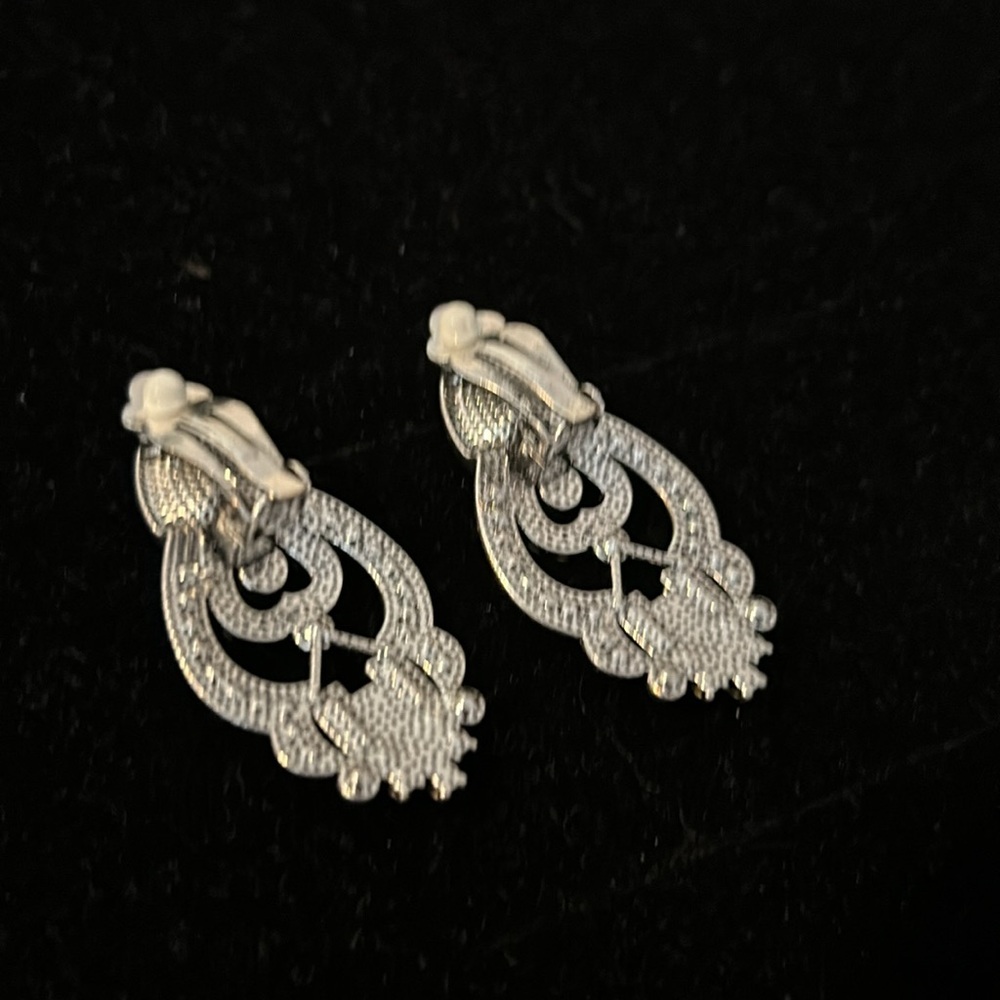 Clip earrings - Picture 2 of 2